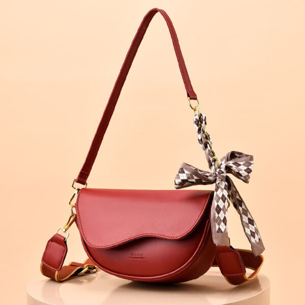 Special Interest Light Luxury Fall Winter Fashion Underarm Saddle Bag - Image 4